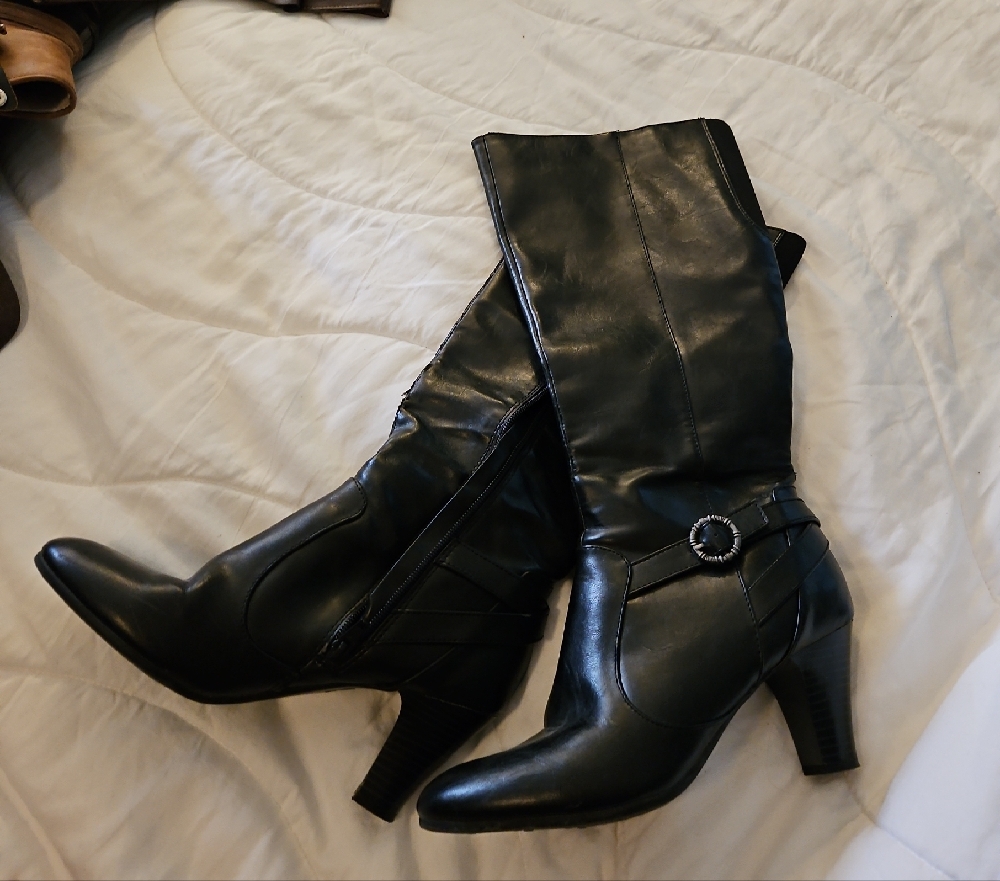 #76 Life Stride Black Heeled Boots with Glossy Finish